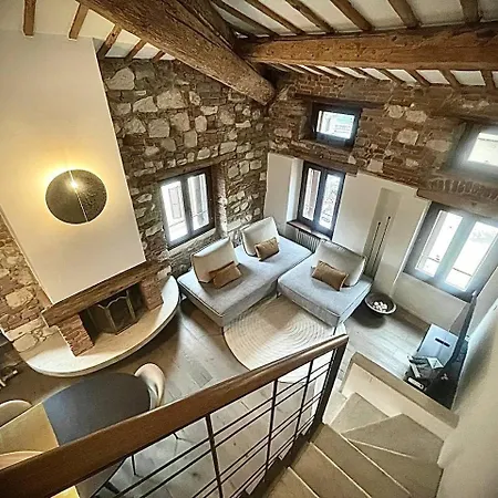 Apartment River Cross