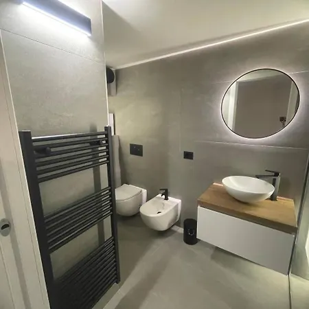 River Cross Apartment *