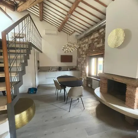 River Cross Apartment *