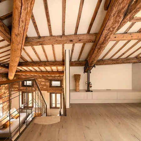 River Cross Apartment *