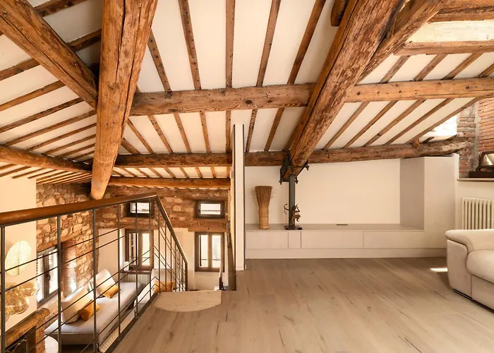 River Cross Apartment *